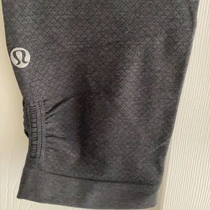 Lululemon In the Flow Seamless Crops Size 6